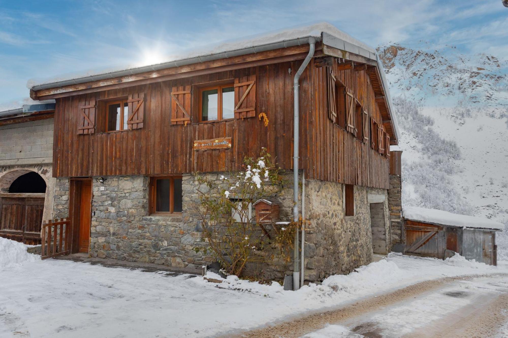 Le Petit Paradis, Chalet Au Coeur Des 3 Vallees Saint-Marcel  Exterior photo